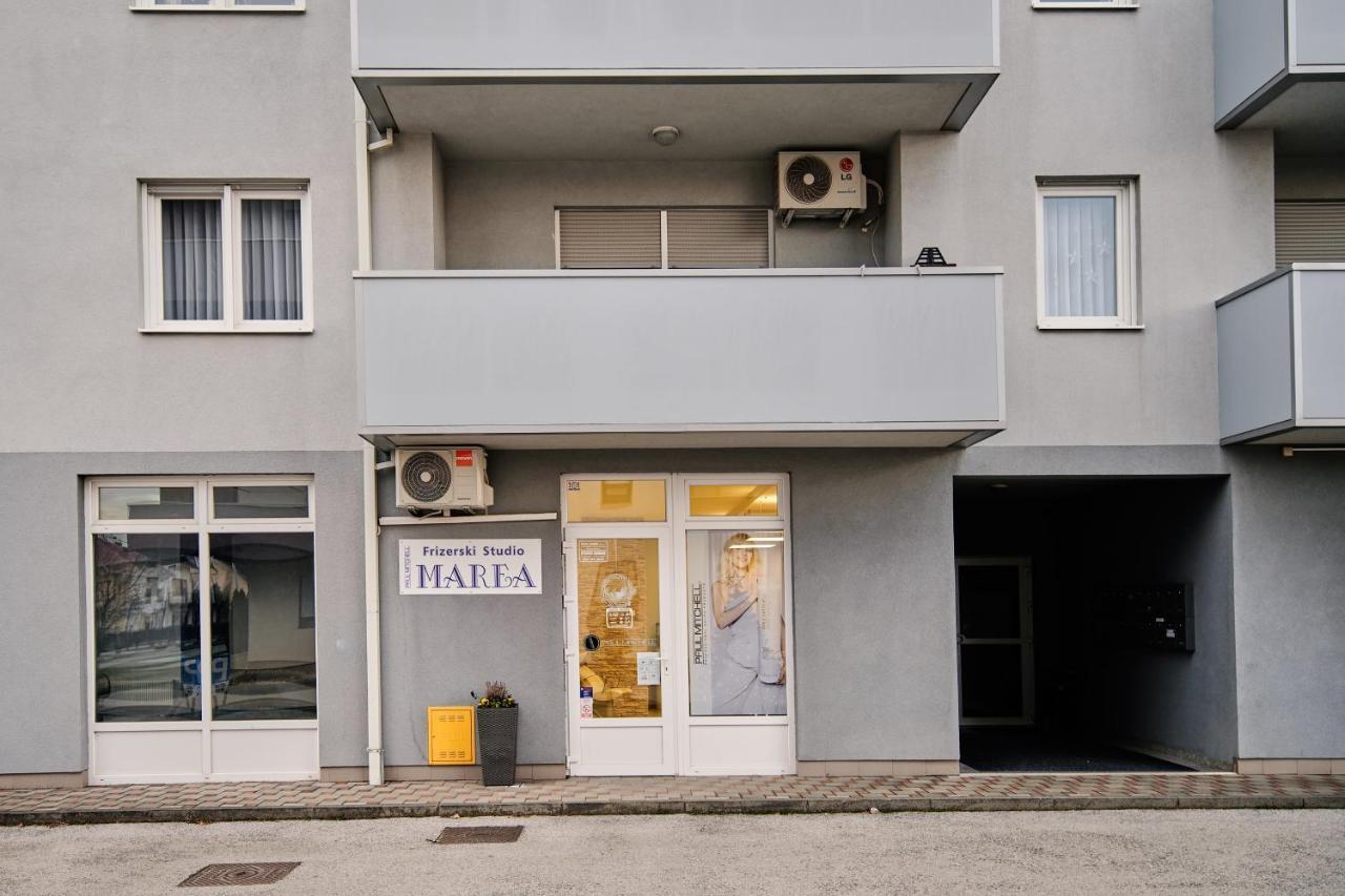 Lovely Apartment Mira Near Airport Zagreb Velika Gorica Exterior foto
